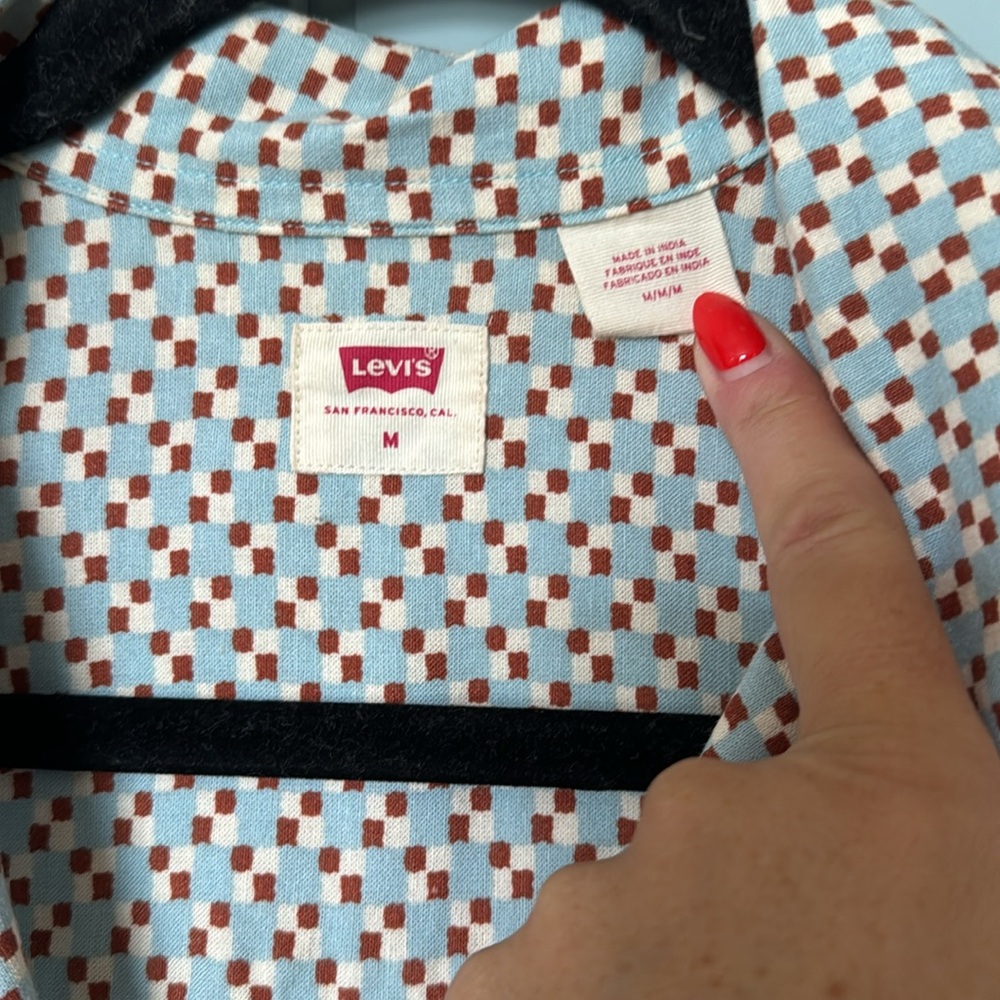 Levi’s button up - Picture 2 of 4